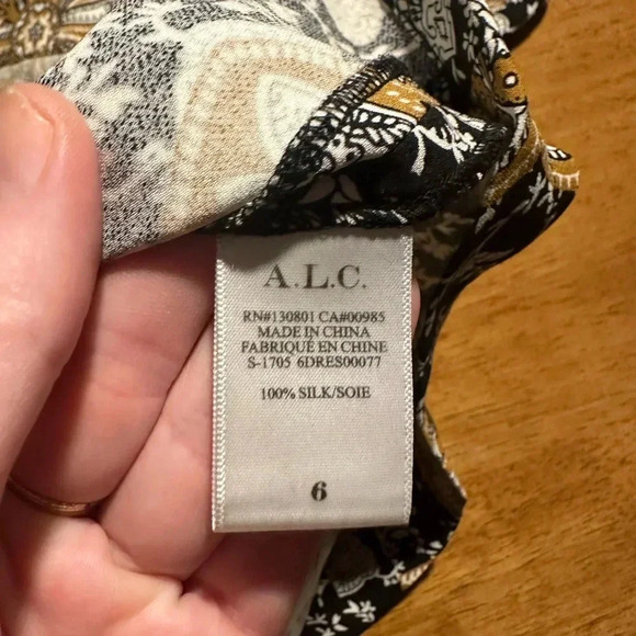 A.L.C. Silk Print Trixie Bell Sleeve Dress. Size 6 - Picture 6 of 10